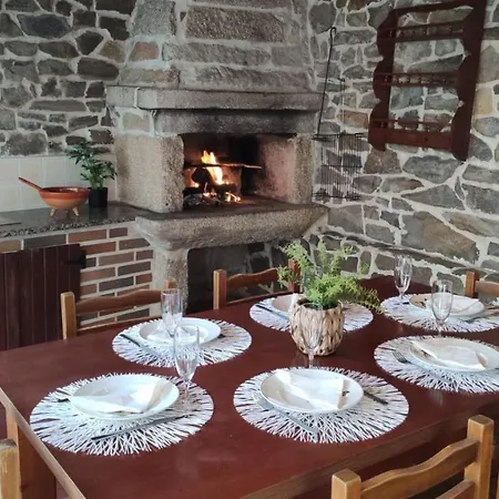 Os Pineiros Vacacional Holiday home *